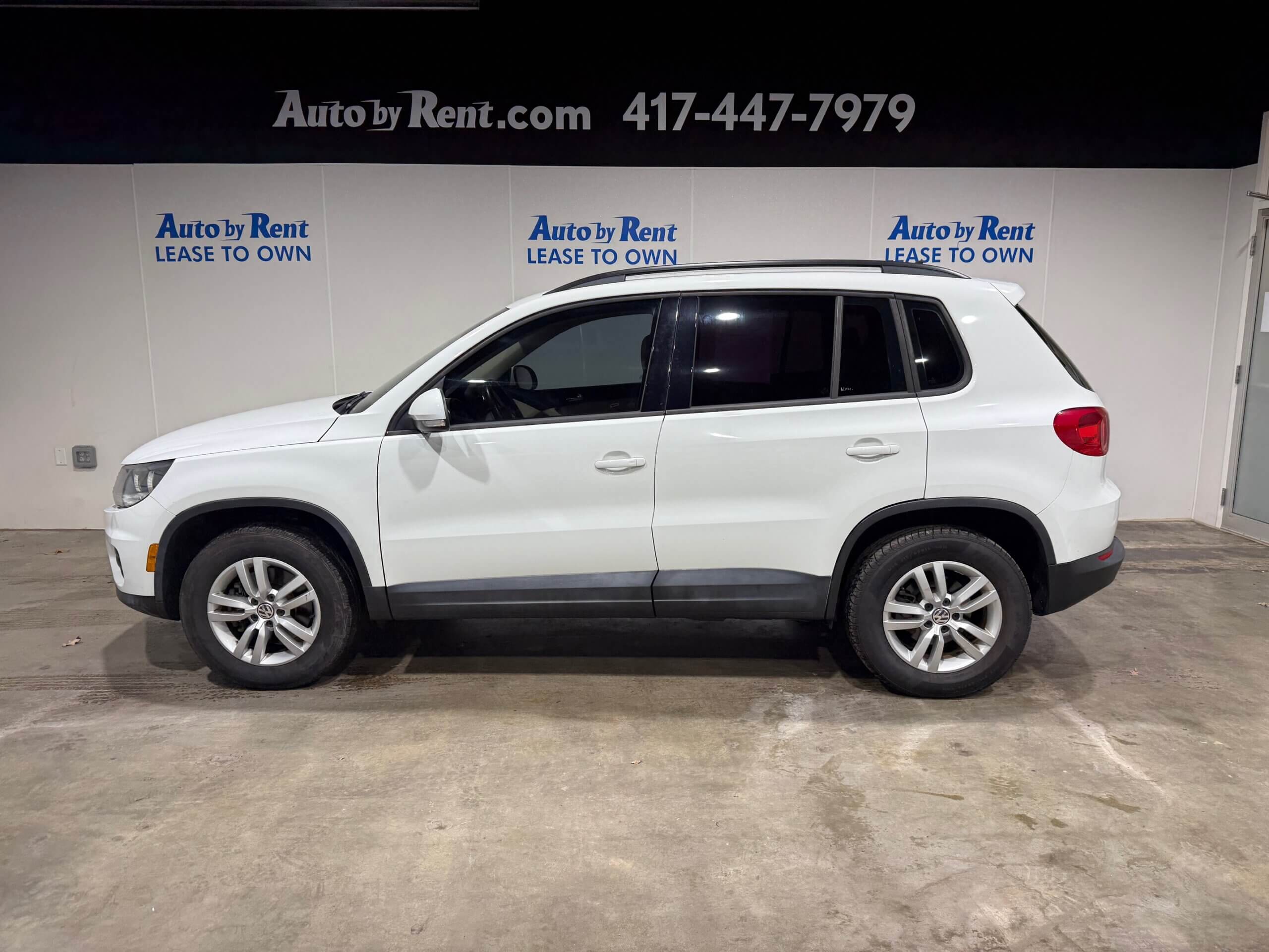 2017 Volkswagen Tiguan S's photo